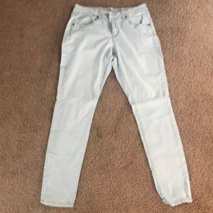 Light wash jeggings